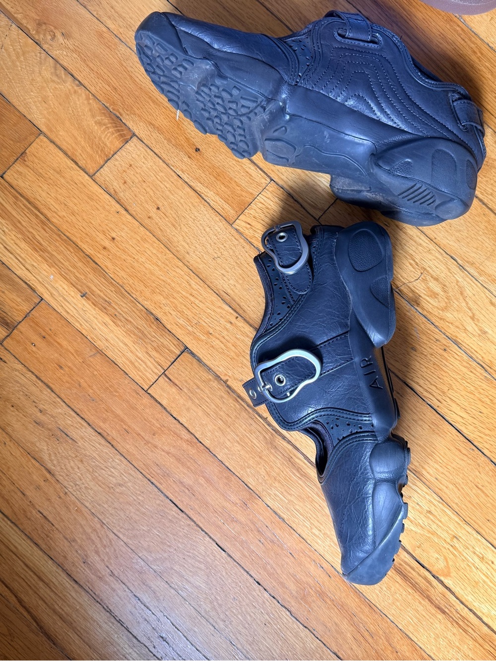 Nike leather rift Black Women's Split-Toe Mary Jane Flats - Picture 3 of 3